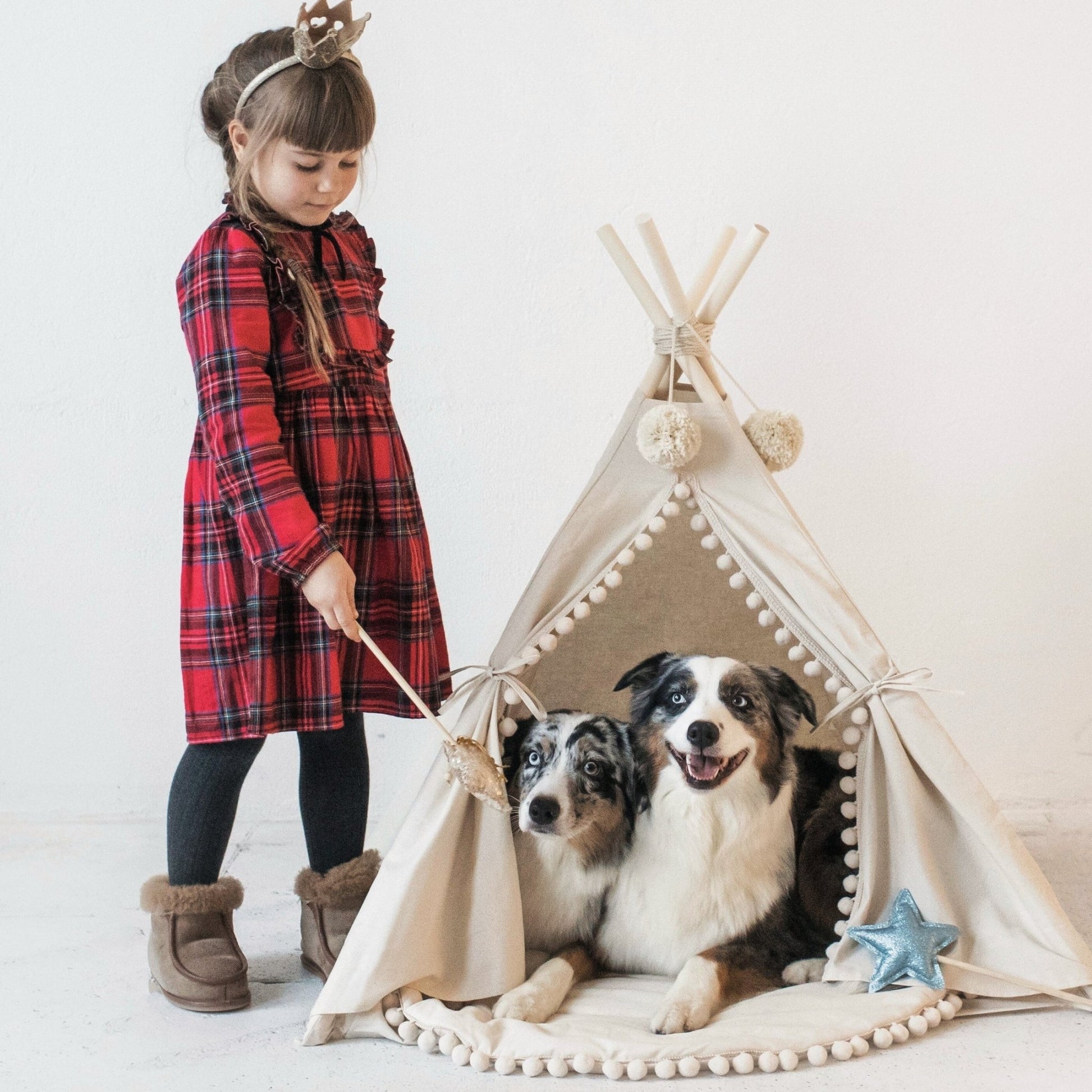 MINICAMP Large Dog Teepee Tent in Ecru With Pompoms – Size L - Edie And I